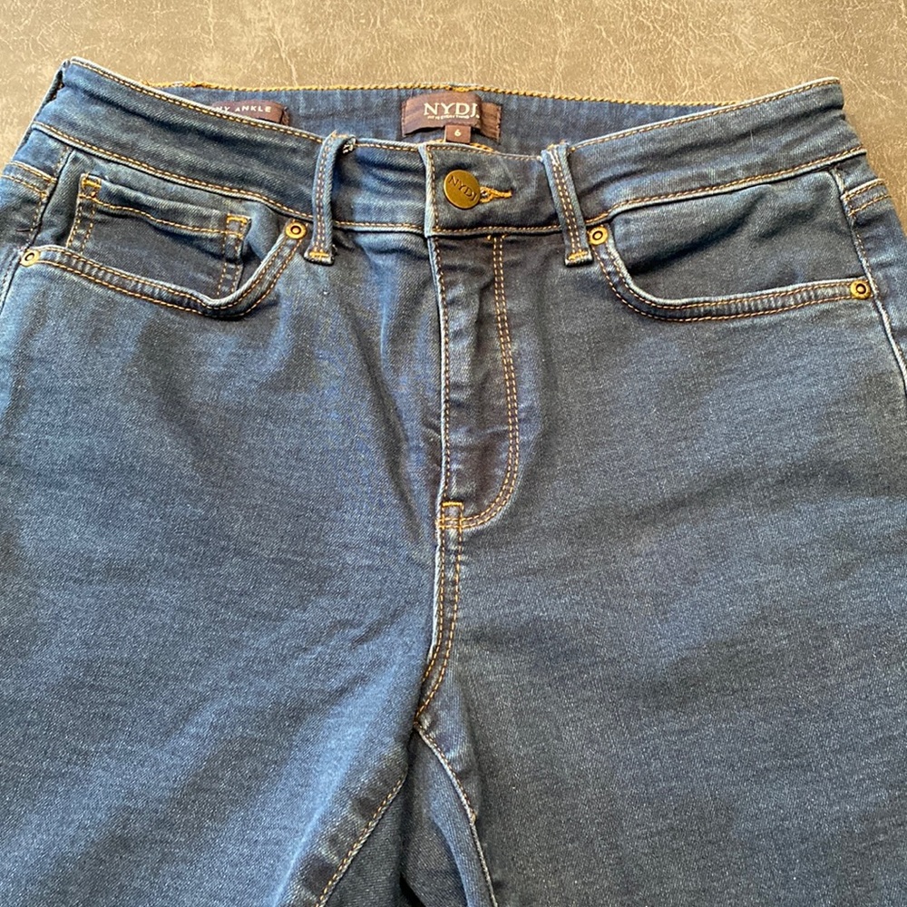 NYDJ skinny jean- size 6. EUC